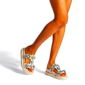 KURT GEIGER LONDONORSON CRYSTAL SANDAL. Beautiful and comfortable SANDALS.